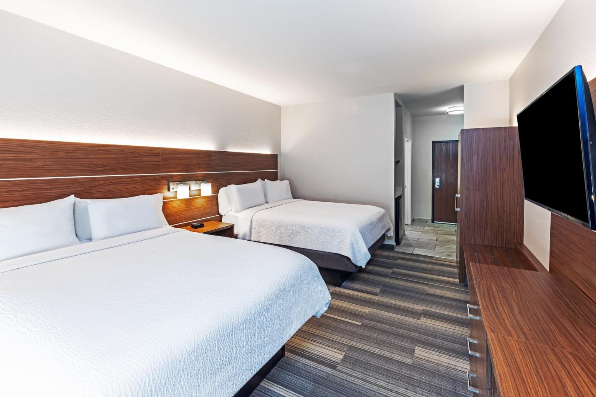 Holiday Inn Express & Suites Del Rio By Ihg Exterior photo